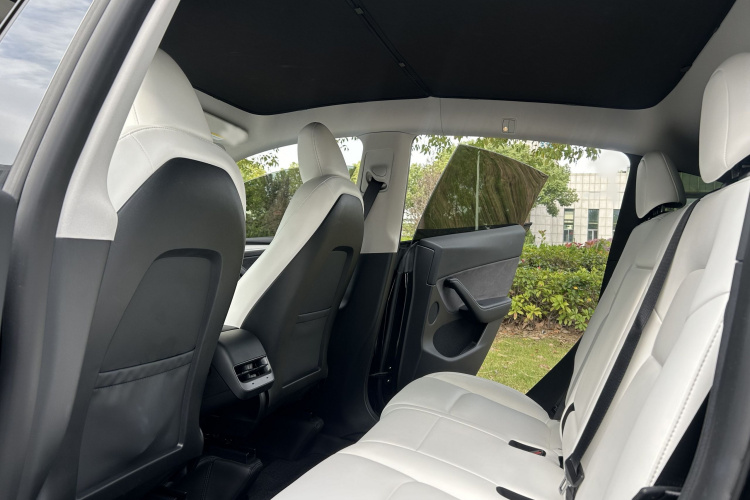 特斯拉 Model Y 2023款 后轮驱动版中控内饰7007
