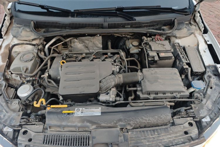 大众 Polo 2019款 Plus 1.5L 自动炫彩科技版机舱底盘24