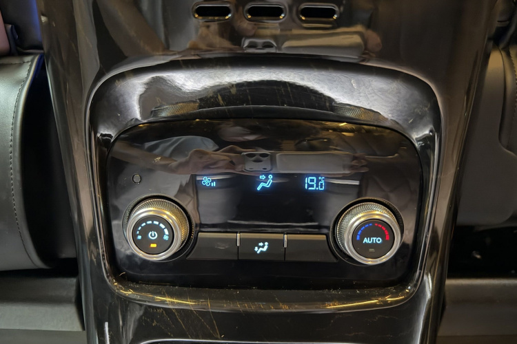 钧天黑武士Youth 2025款 2.0T 汽油巅峰版局部细节9010