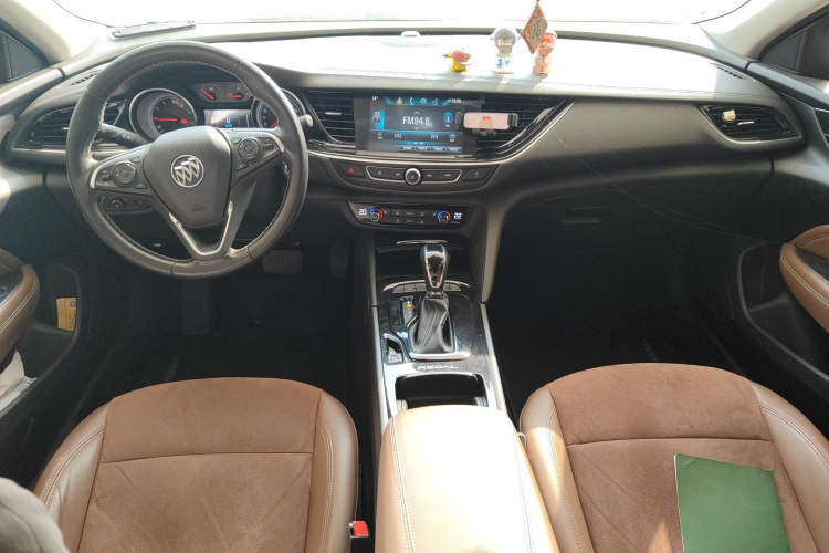 别克 君威 2017款 20T 豪华型中控内饰12