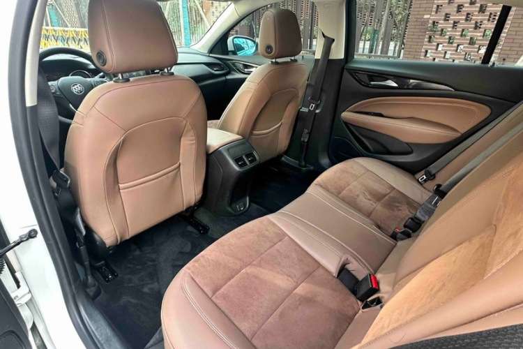 别克 君威 2019款 20T 豪华型 国VI中控内饰7006