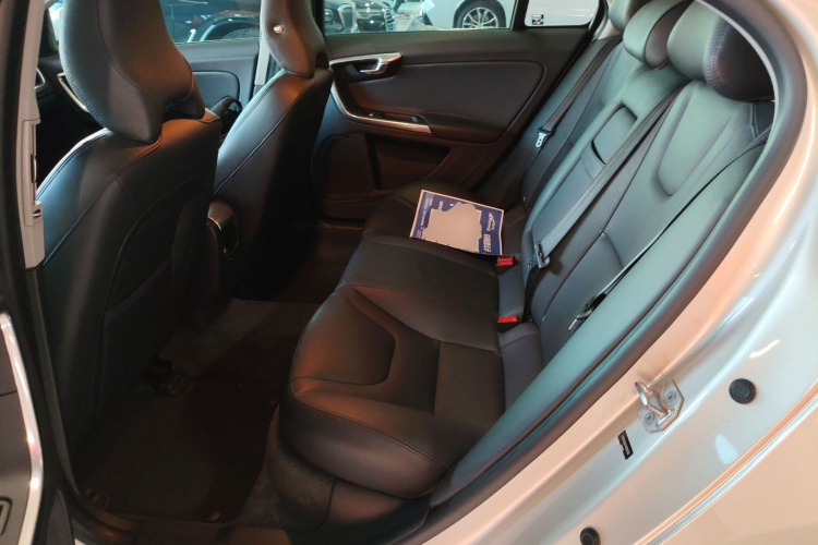 沃尔沃S60 2019款 S60L T3 智进版中控内饰21