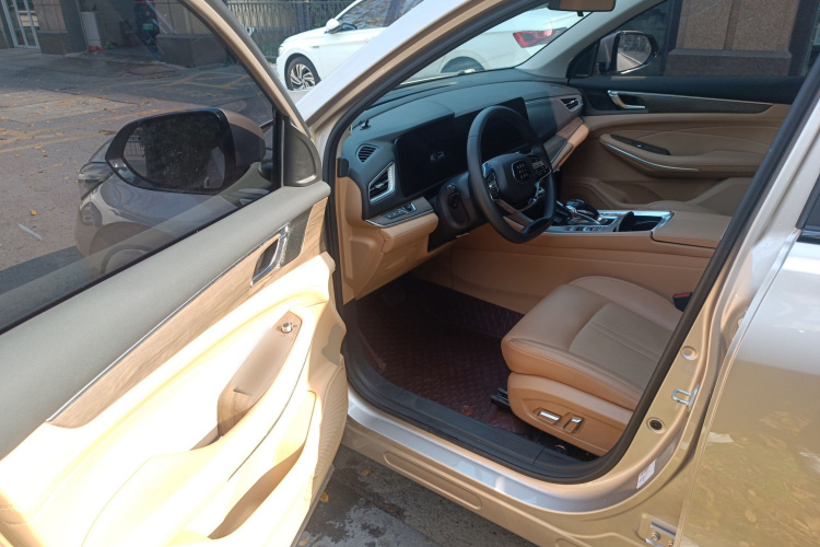 蓝电E5 2023款 1.5L DE-i 110KM旗舰型 7座中控内饰7003