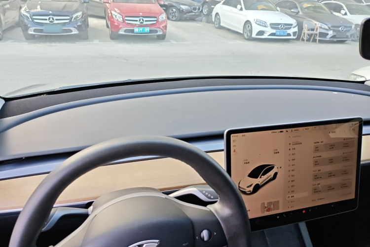 特斯拉 Model Y 2021款 标准续航后驱版中控内饰7002