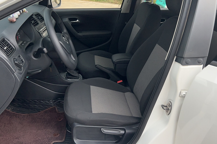 大众 Polo 2016款 1.4L 自动风尚型中控内饰7005