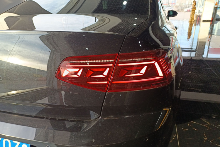 大众 迈腾 2023款 200万辆纪念版 380TSI DSG旗舰型车身外观6006