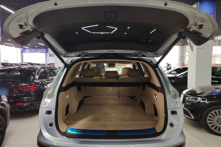 鸿蒙智行 问界M7 2024款 1.5T 后驱Plus版 5座机舱底盘23