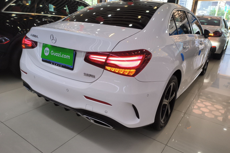 奔驰A级 2025款 A 200 L 时尚型车身外观7
