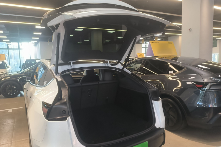 特斯拉 Model Y 2025款 后轮驱动版机舱底盘23