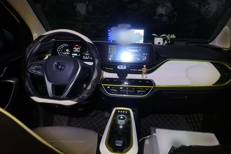 长安欧尚 奔奔E-Star 2020款 心动版 三元锂中控内饰7002