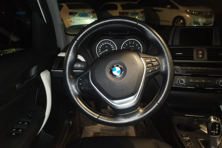 宝马1系(进口) 2016款 118i 都市设计套装中控内饰13