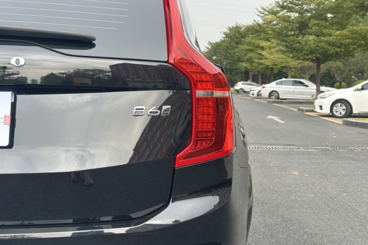 沃尔沃XC90 2022款 B6 智逸豪华版 7座车身外观6009