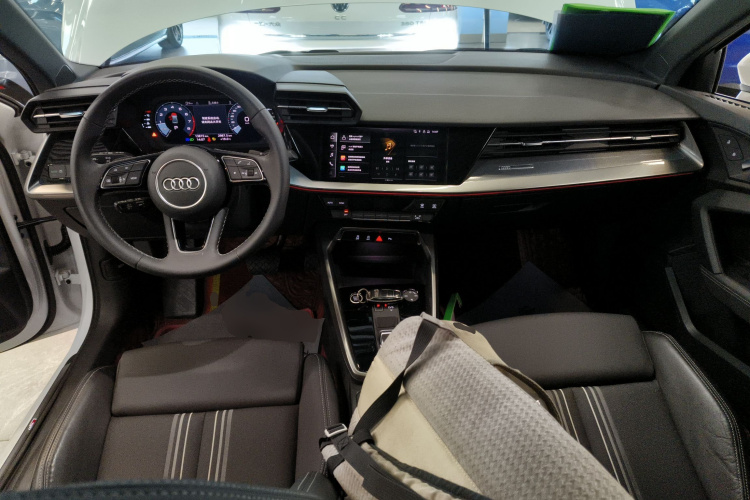 奥迪A3 2024款 A3L Limousine 35 TFSI 时尚运动型中控内饰12
