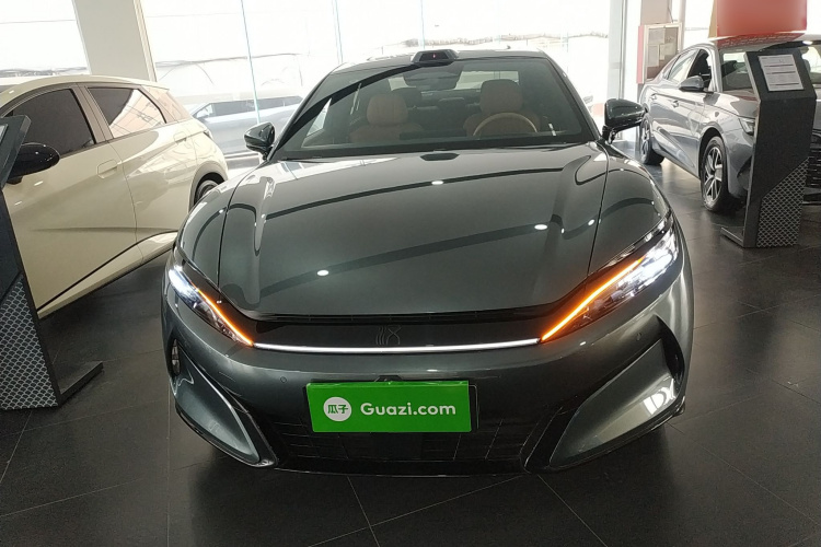 比亚迪 汉L 2025款 DM-p 四驱激光雷达旗舰型车身外观2