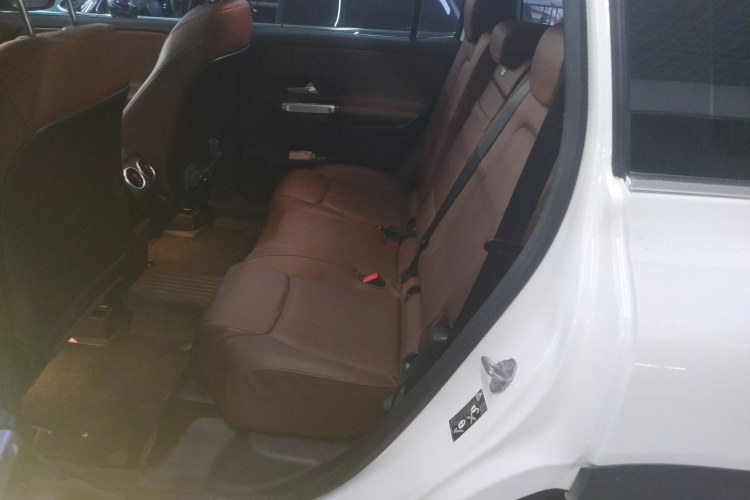 奔驰GLB 2023款 GLB 220 动感型中控内饰21