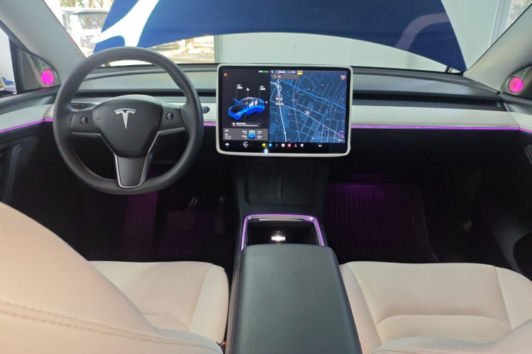 特斯拉 Model Y 2021款 长续航全轮驱动版中控内饰7002