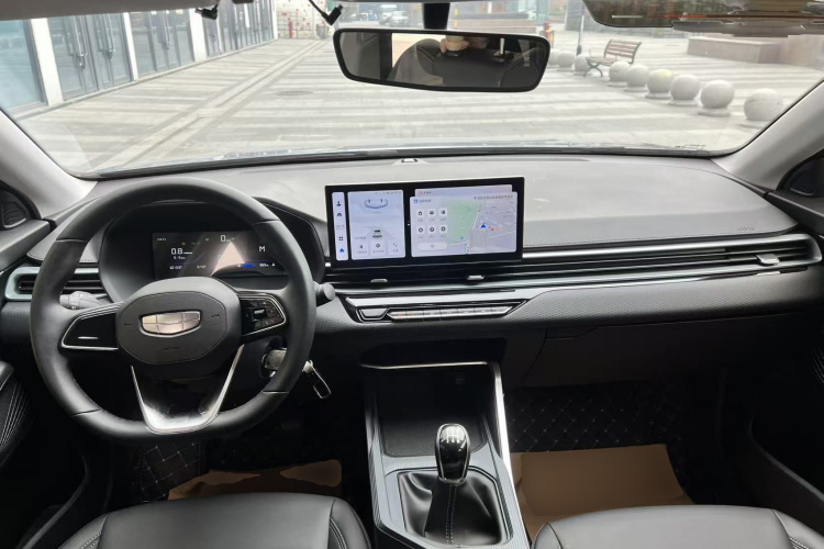 吉利汽车 帝豪 2026款 第4代 400万纪念款 1.5L 手动超越型中控内饰12