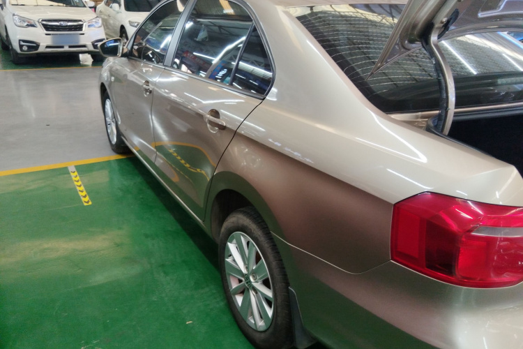 大众 捷达 2013款 1.6L 自动舒适型车身外观6003