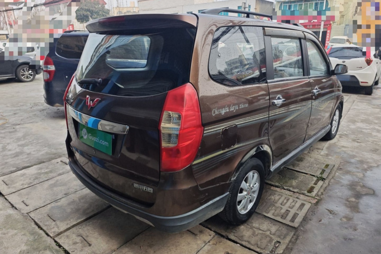 五菱汽车 五菱宏光 2013款 1.2L S舒适型国IV车身外观7