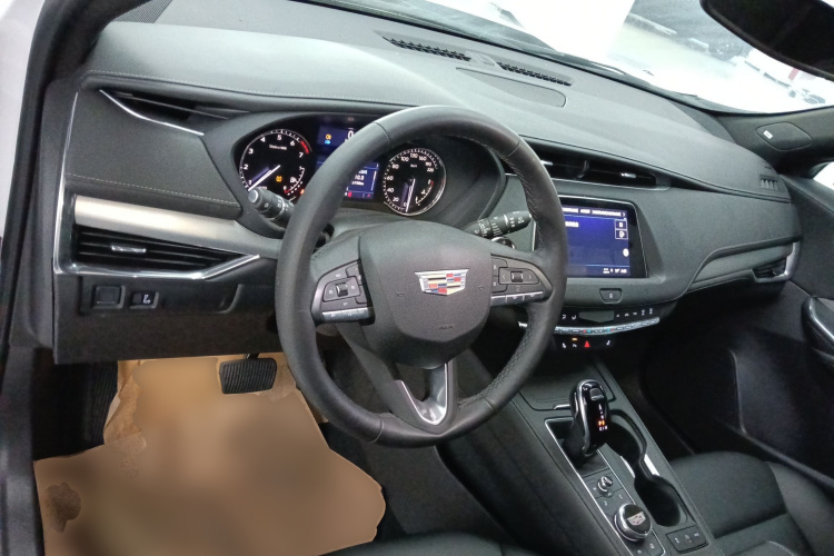 凯迪拉克XT4 2021款 28T 两驱领先型中控内饰12