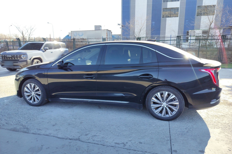 红旗E-QM5 2024款 610km PLUS车身外观4