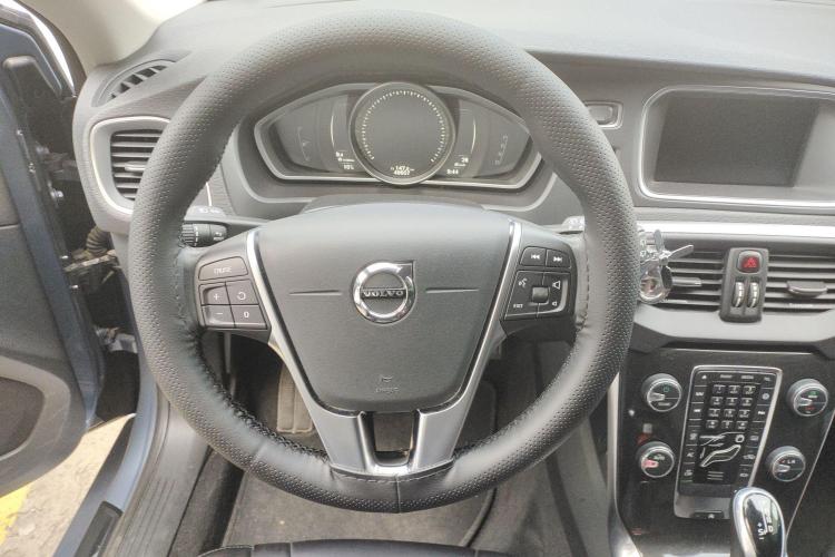 沃尔沃V40 2018款 T3 智逸版局部细节9001