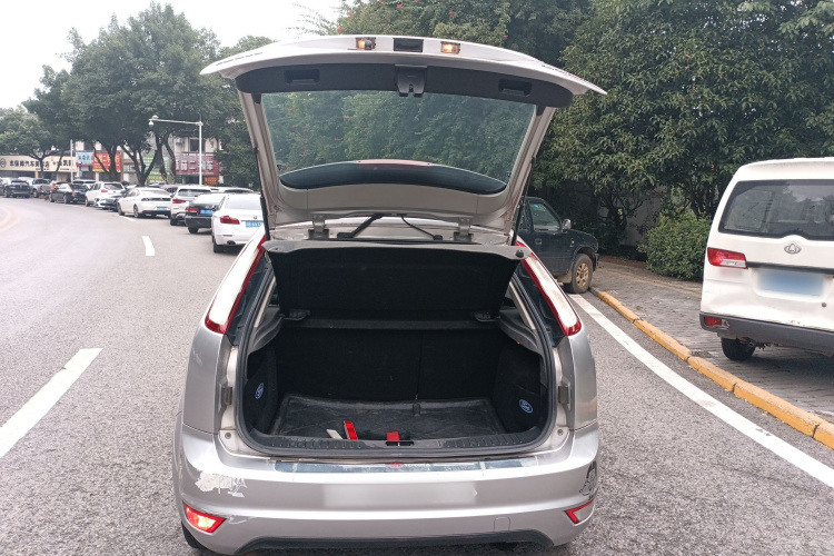 福特 福克斯 2013款 两厢经典 1.8L 手动基本型机舱底盘23