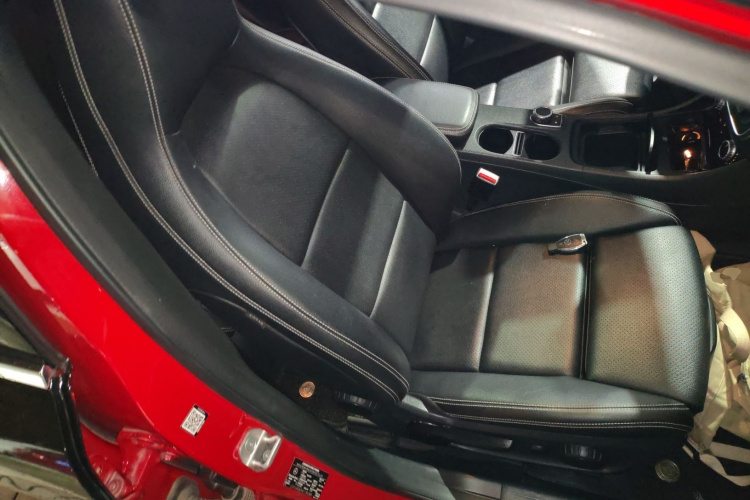 奔驰GLA 2016款 GLA 200 时尚型局部细节41