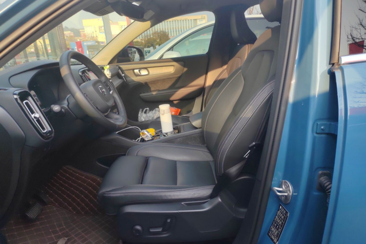 沃尔沃XC40 2023款 B4 四驱智远豪华版中控内饰19