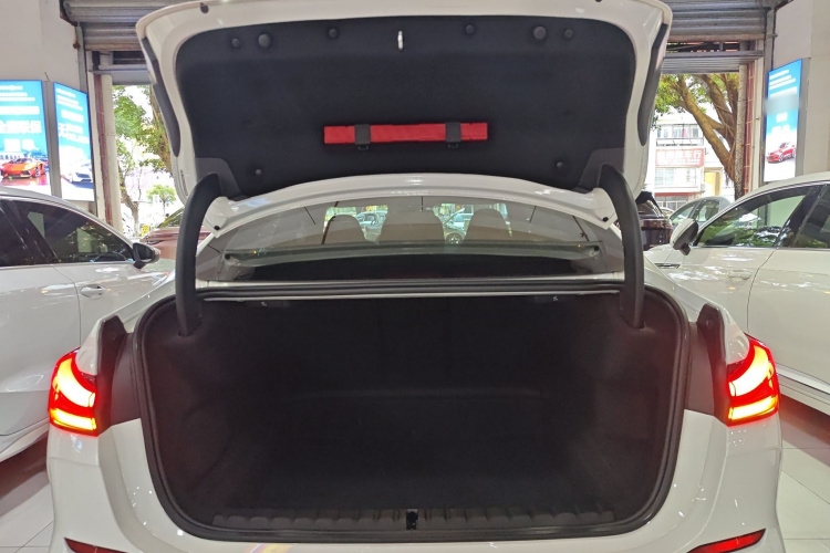 宝马2系(进口) 2021款 225i 四门轿跑车 M运动曜夜套装局部细节23