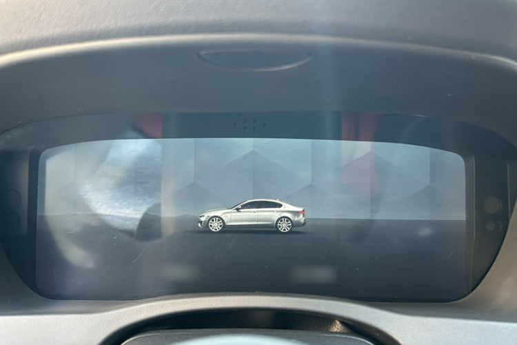 捷豹XEL 2022款 2.0T 250PS R-DYNAMIC S进取运动版中控内饰7008