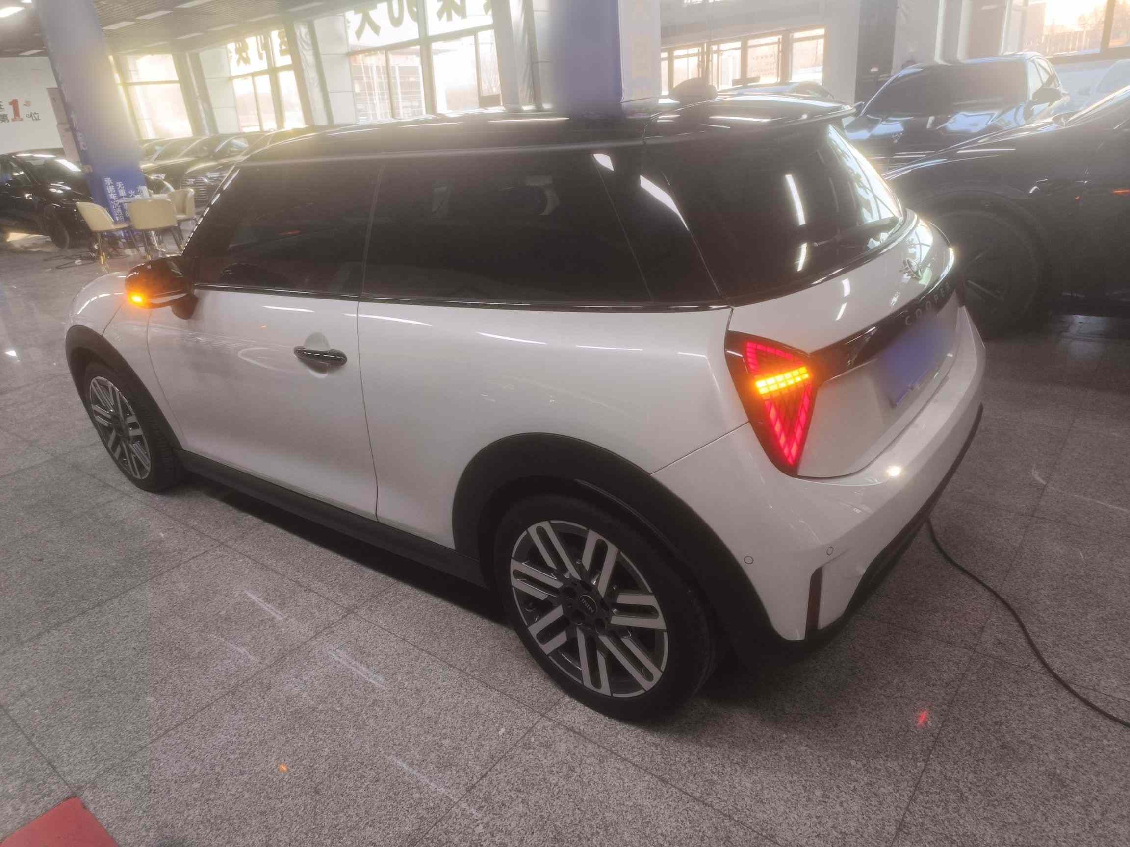 MINI 2025款 1.5T COOPER 经典派(4)