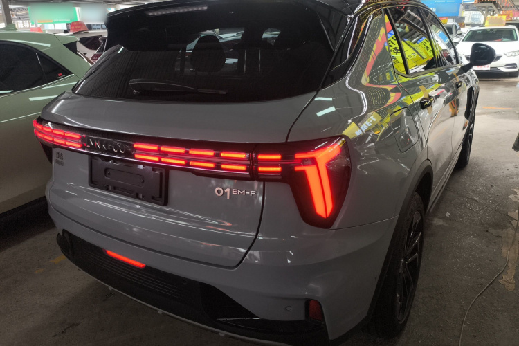 领克01 2023款 1.5TD EM-F 晨曦车身外观7