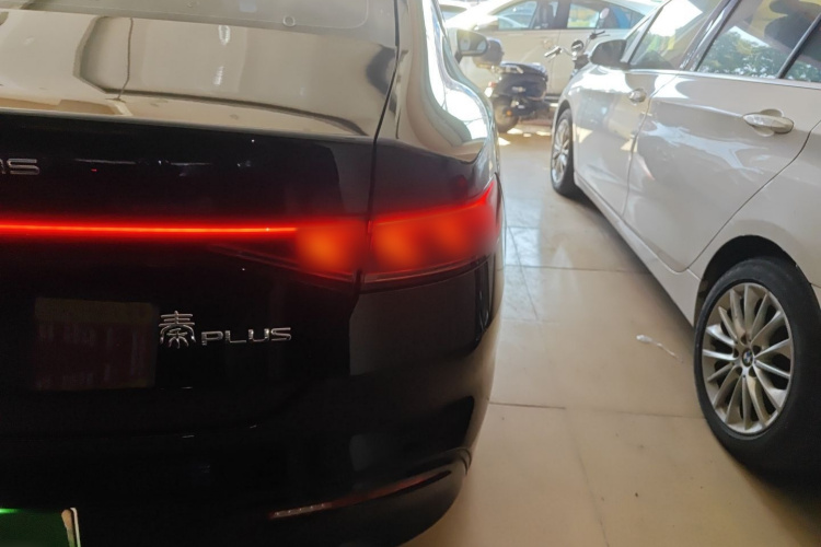 比亚迪 秦PLUS 2023款 冠军版 DM-i 55KM领先型车身外观6006