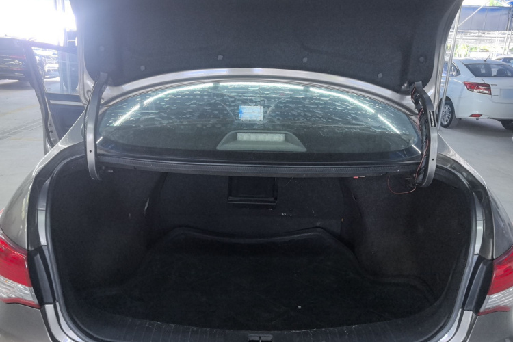 日产 轩逸 2018款 经典 1.6XE+ CVT领先版机舱底盘23