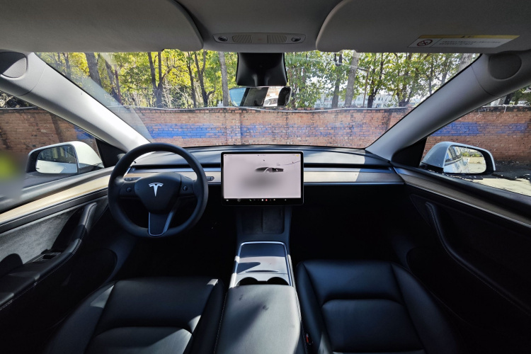 特斯拉 Model Y 2022款 改款 长续航全轮驱动版中控内饰7008