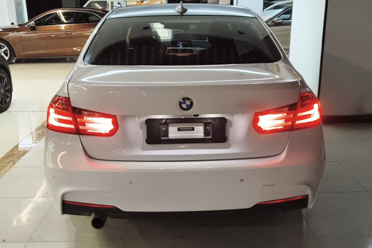 宝马3系 2014款 320i 时尚型车身外观6