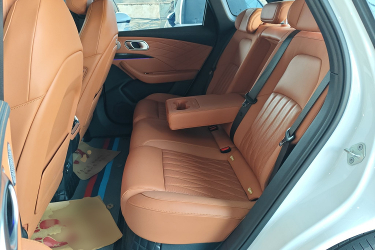 哪吒汽车 哪吒L 2024款 增程 220 闪充版中控内饰7004