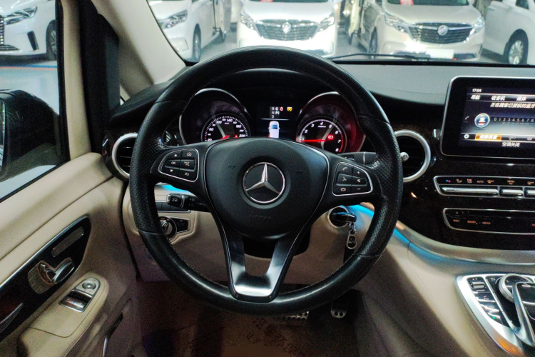 奔驰V级 2018款 V 260 尊贵版 国VI中控内饰13