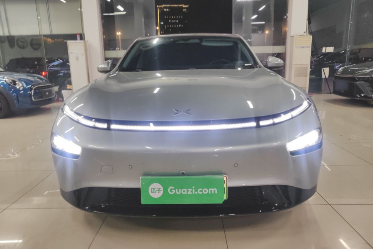 小鹏P7 2023款 586E车身外观2