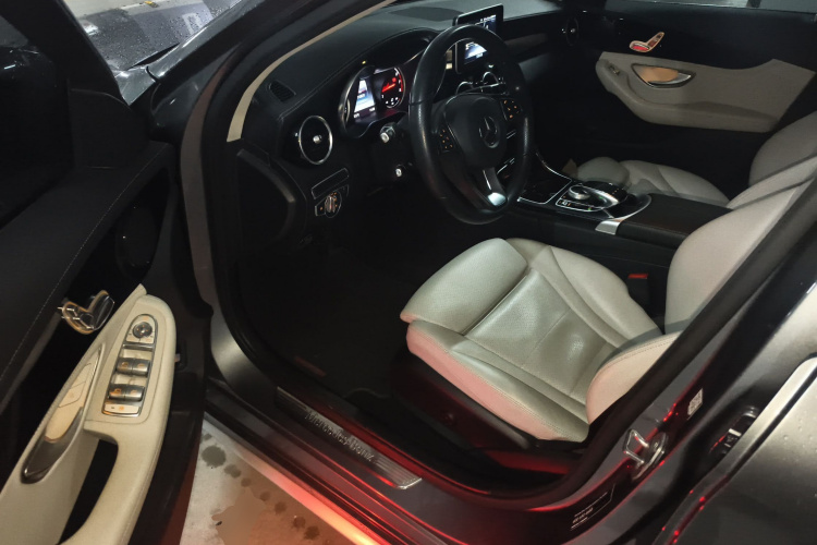 奔驰C级 2017款 改款 C 180 L 动感型运动版中控内饰20