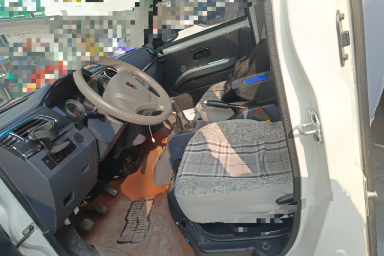 金杯 小海狮X30 2021款 1.5L 财富型客车国VI SWC15M中控内饰19