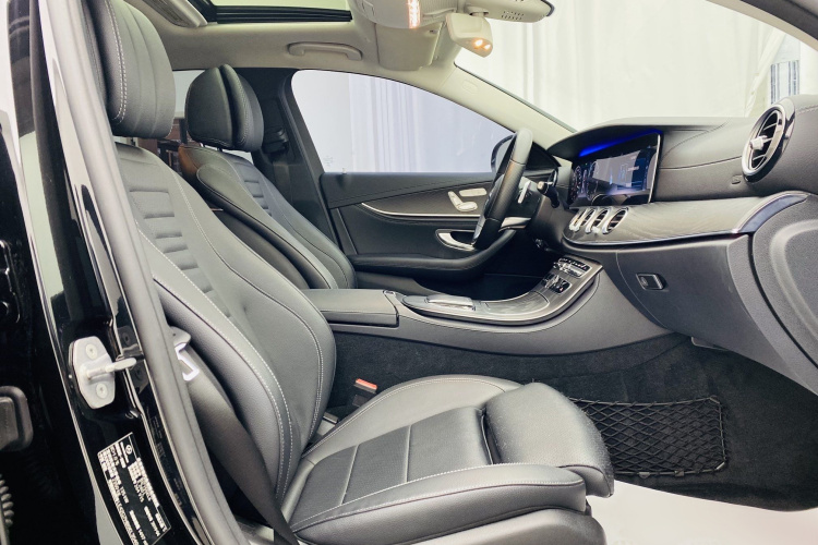 奔驰E级 2019款 E 260 L 运动型中控内饰7009