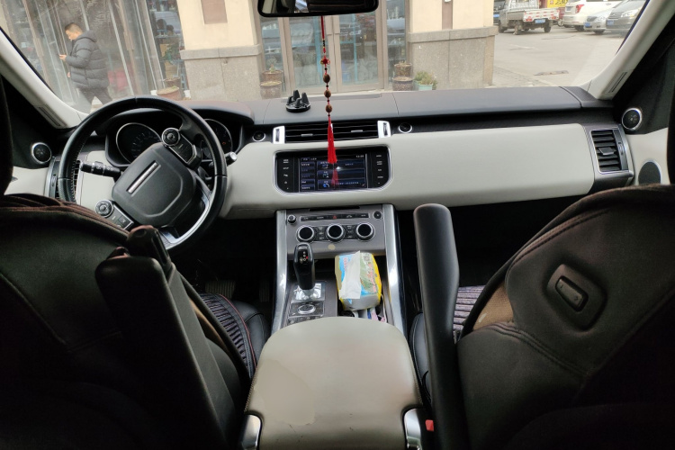 路虎 揽胜运动版 2014款 3.0 SC V6 HSE中控内饰12