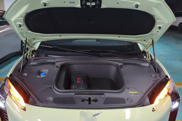 红旗EH7 2024款 690 Pro机舱底盘24