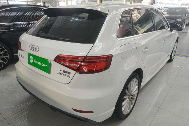奥迪A3 2018款 30周年年型 Sportback 35 TFSI 时尚型车身外观7