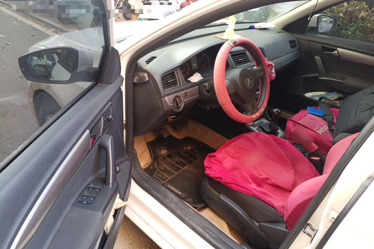 大众 朗逸 2013款 改款经典 1.6L 手动风尚版中控内饰7003