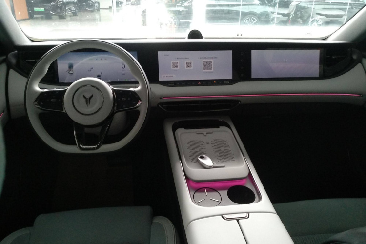 岚图汽车 岚图FREE 2025款 318 318km 后驱环游版中控内饰7002