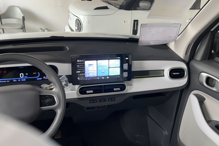 吉利银河 熊猫 2025款 210km 元气熊中控内饰7003