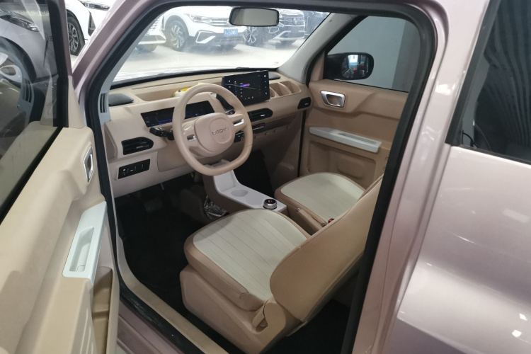 吉利银河 2024款 熊猫mini 200km 耐力熊中控内饰20